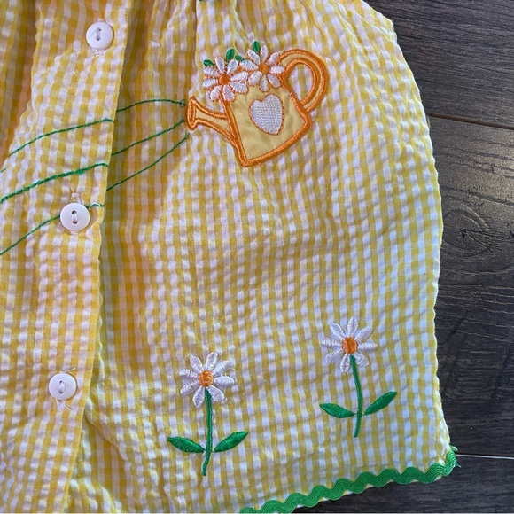 Vintage baby blouse Peter pan collar bumble bees & watering cans . - Picture 3 of 9